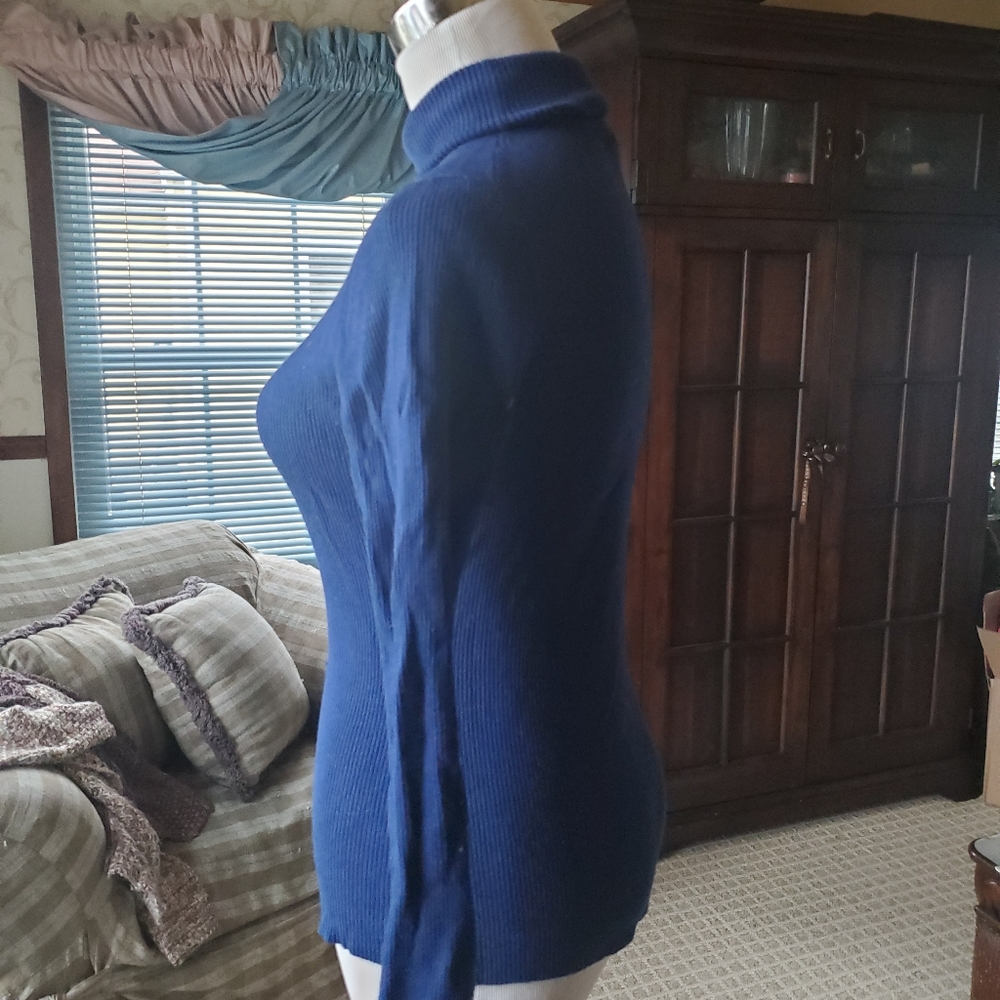 Navy blue turtleneck - Picture 3 of 4